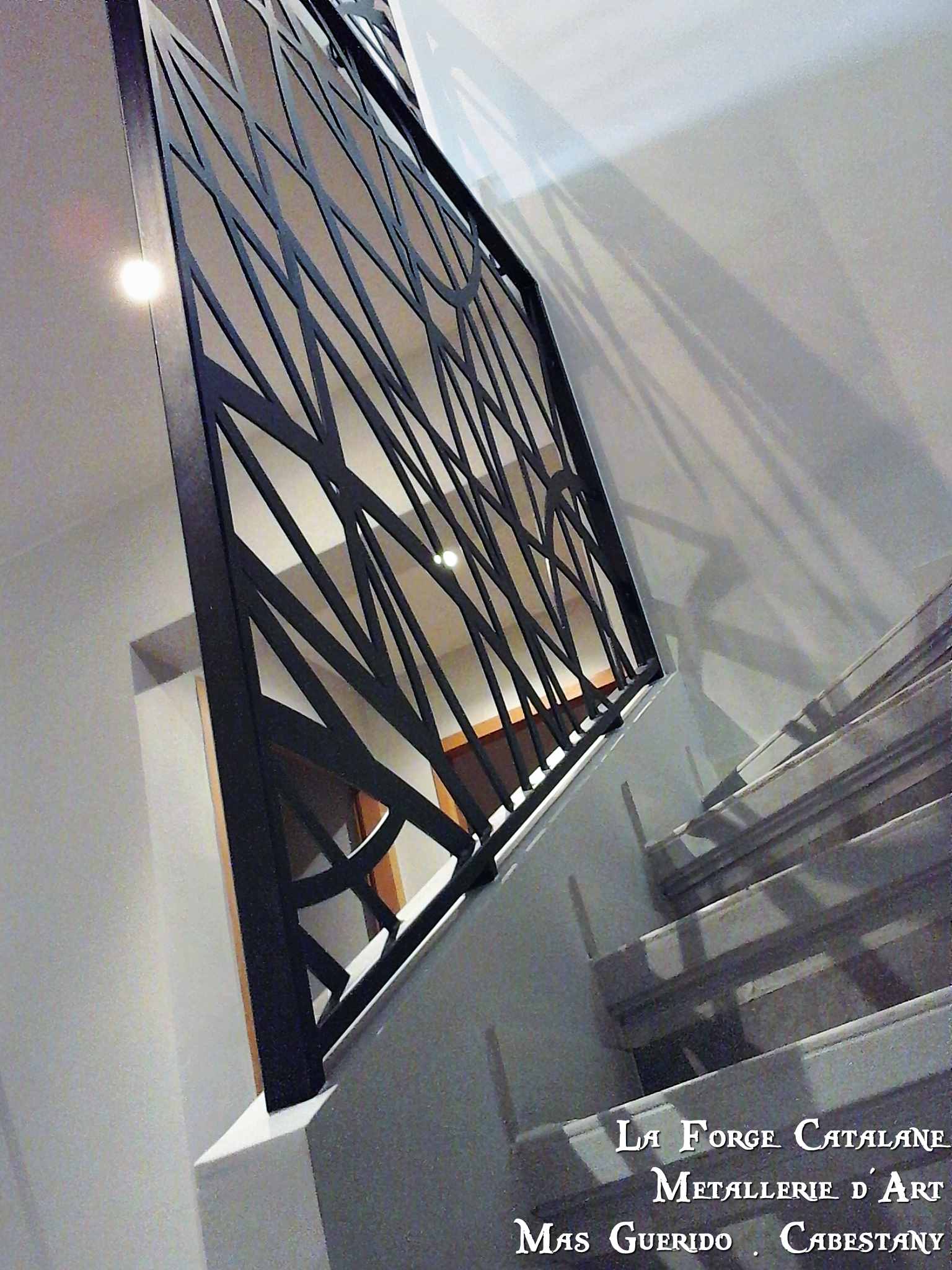 rambarde rampant rampe moderne decoupe laser toute hauteur fer La Forge Catalane (2).jpg